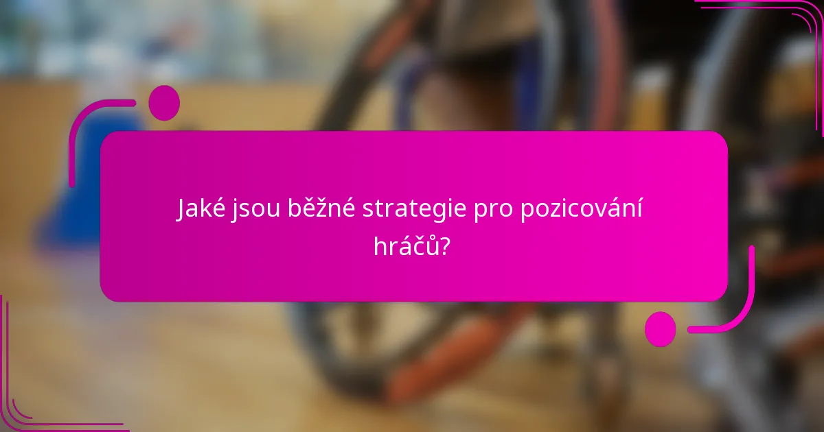 Jaké jsou běžné strategie pro pozicování hráčů?